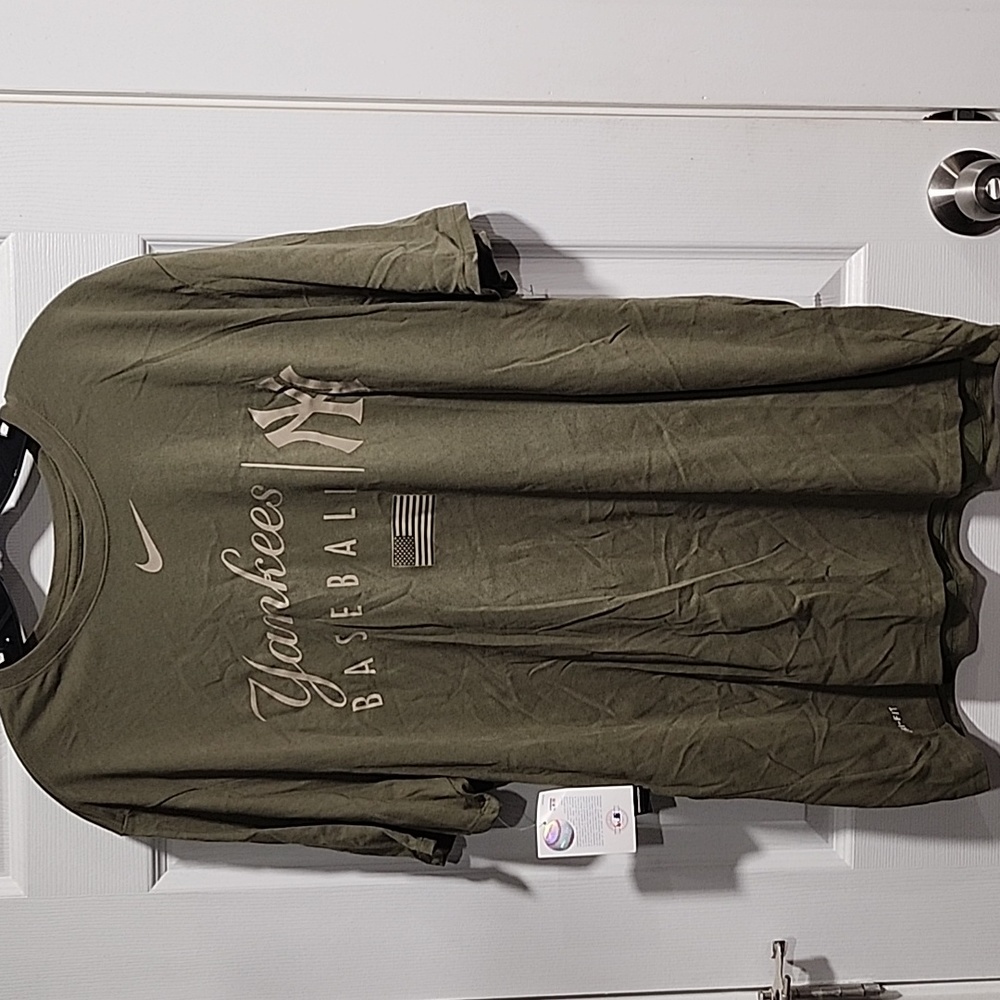 NY Yankees Nike shirt